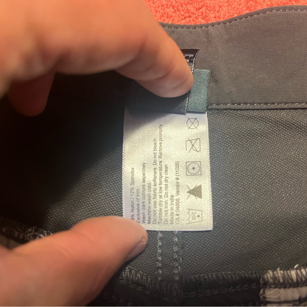 Mountain Equipment Co-op Softshell Hiking/Climbing Capris, 34-36? - Picture 5 of 10
